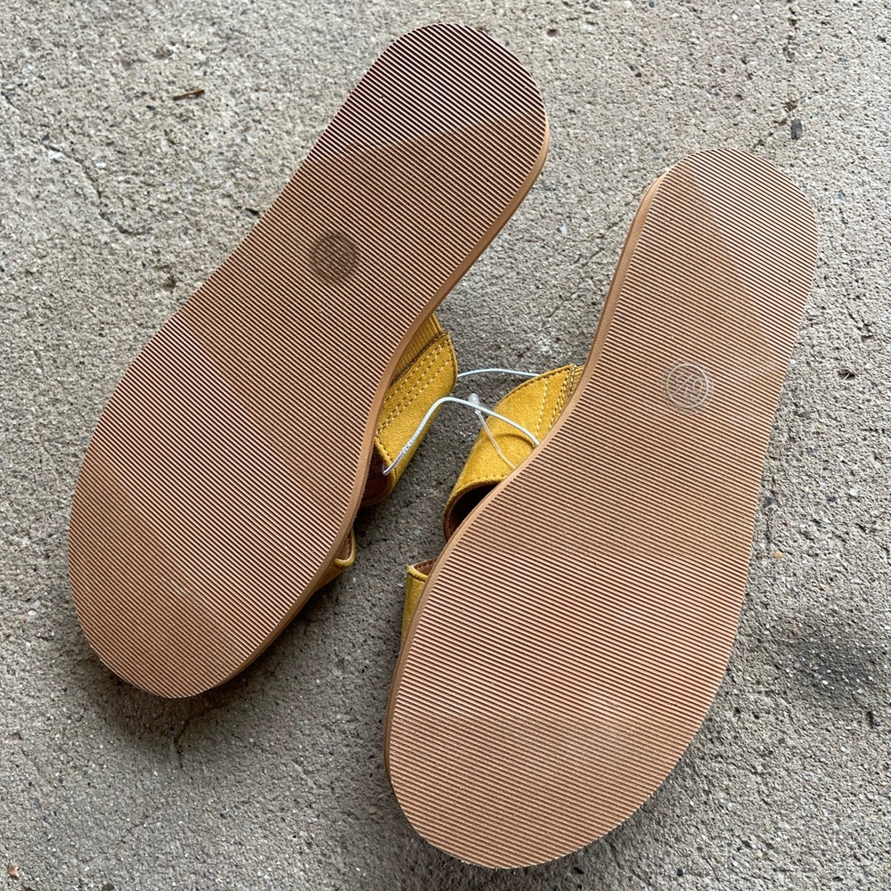 Sandals - Picture 2 of 3
